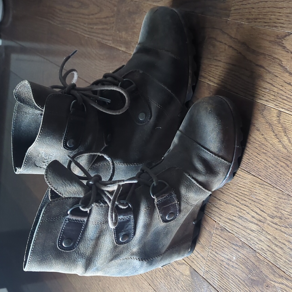 Sorel Joan of Arc Wedge Greyish Brown Boots